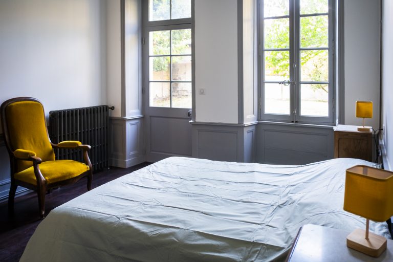 chambre rdc de plain-pied avec vue sur le jardin