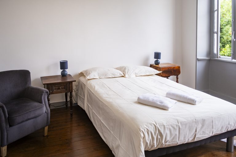 Lit deux personnes chambre 1 premier étage